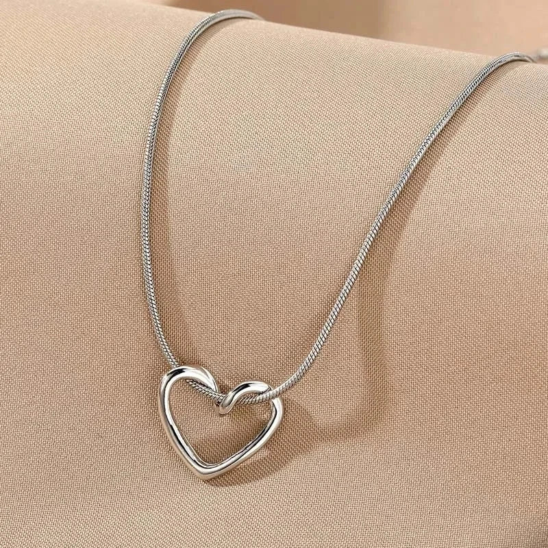 2Pcs/Set Simple Puzzle Heart Matching Pendant Couple Matching Necklace Couple Good Friends Ladies Men Hip Hop Sweater Chain