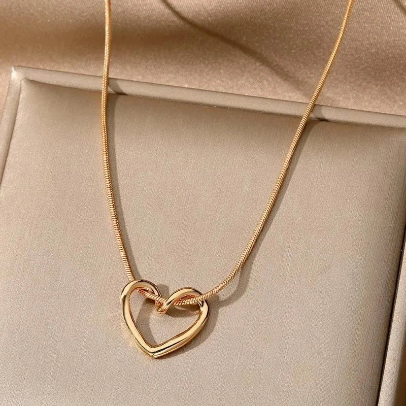 2Pcs/Set Simple Puzzle Heart Matching Pendant Couple Matching Necklace Couple Good Friends Ladies Men Hip Hop Sweater Chain