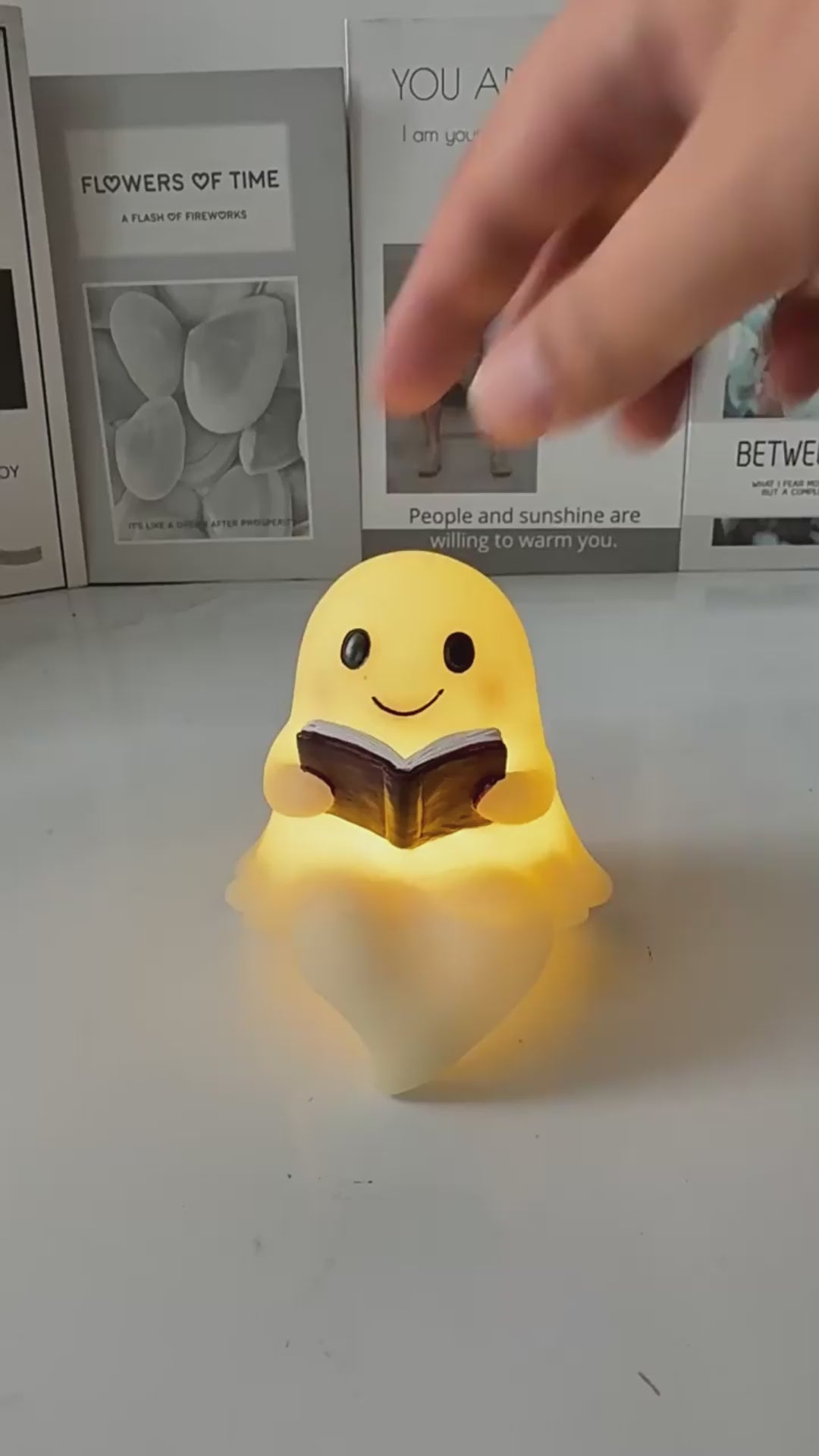 Bonita luz nocturna LED fantasma, luz nocturna para niños, regalo, lámpara de noche para dormir, decoraciones de Halloween, encantadora lámpara fantasma, luz cálida.